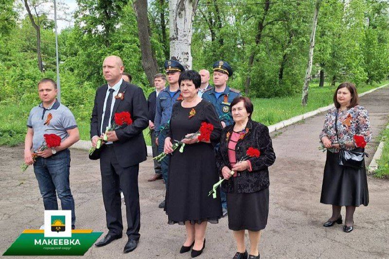 В Советском районе прошли трогательные церемонии возложения цветов к Дню Победы В Советском районе прошли трогательные церемонии возложения цветов к Дню Победы