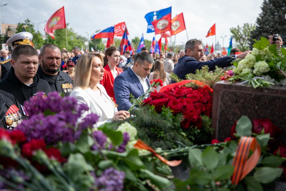 Олег Моргун: Возложением цветов к монументу Воину-освободителю на площади Ленинского Комсомола дали старт официальным торжествам по случаю 80-летия Победы Олег Моргун: Возложением цветов к монументу Воину-освободителю на площади Ленинского Комсомола дали старт официальным торжествам по случаю 80-летия Победы