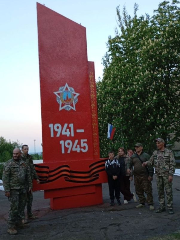 По инициативе замполита 242-го Гвардейского полка штурмового отряда, позывной«Урал» была восстановлена в Иловайске стелла «Победы» По инициативе замполита 242-го Гвардейского полка штурмового отряда, позывной«Урал» была восстановлена в Иловайске стелла «Победы»