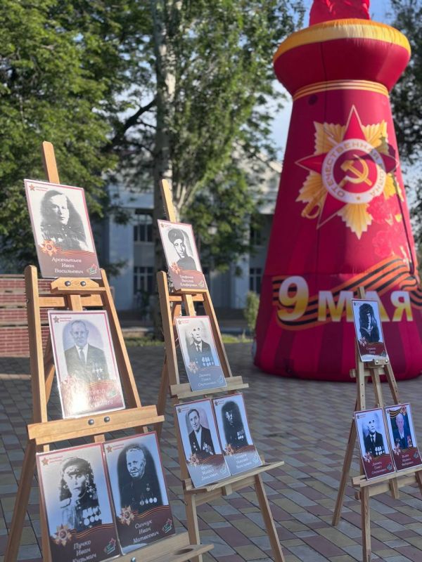 Сегодня в сквере нашего города организована акция «Бессмертный полк», призванная сохранить память о Великой Отечественной войне, о каждом, кто не жалея своей жизни, боролся за освобождение Родины Сегодня в сквере нашего города организована акция «Бессмертный полк», призванная сохранить память о Великой Отечественной войне, о каждом, кто не жалея своей жизни, боролся за освобождение Родины