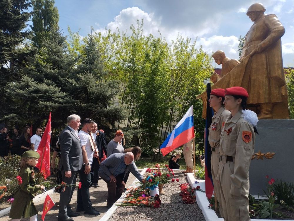 Сергей Литвинов: В Ждановке состоялся торжественный митинг, посвященный 80-летию со Дня Победы в Великой Отечественной войне Сергей Литвинов: В Ждановке состоялся торжественный митинг, посвященный 80-летию со Дня Победы в Великой Отечественной войне