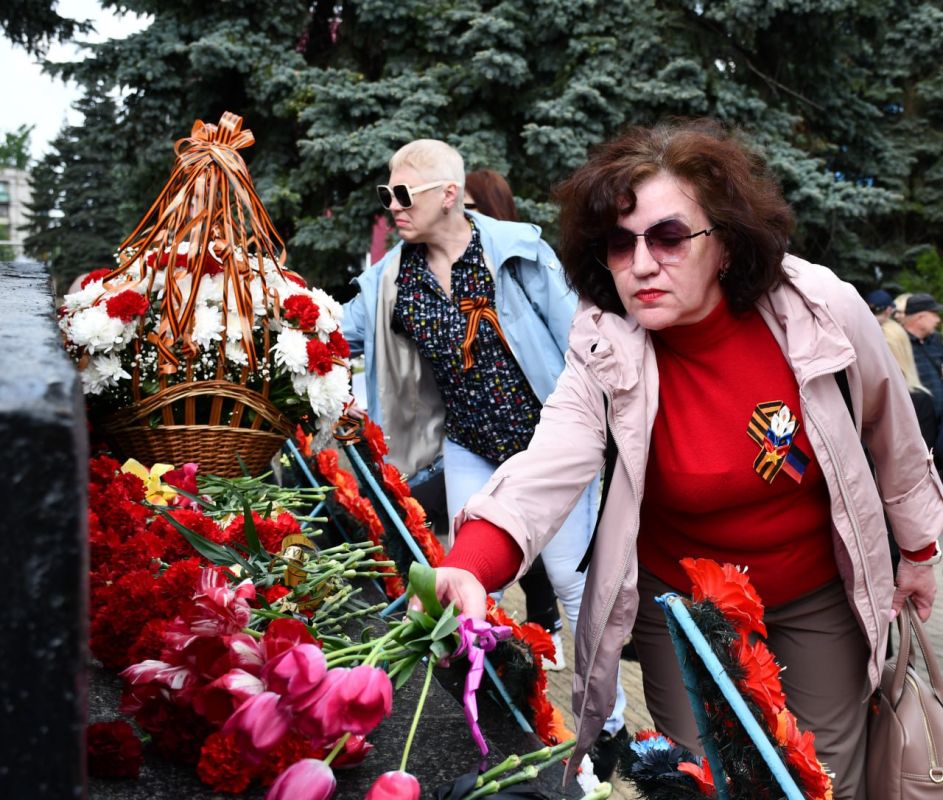 Сергей Желновач: Сегодня, в день 80-летия Великой Победы над фашизмом в городе Дебальцево прошла памятная церемония Сергей Желновач: Сегодня, в день 80-летия Великой Победы над фашизмом в городе Дебальцево прошла памятная церемония