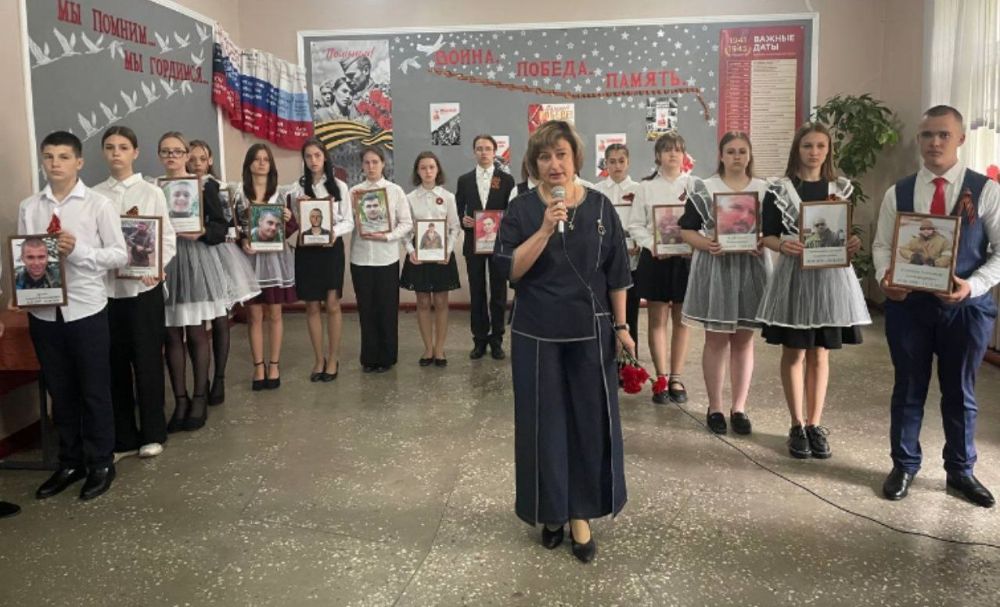 В снежнянской школе №3 появилась "Стена Памяти" В снежнянской школе №3 появилась "Стена Памяти"