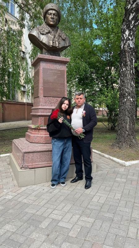 Роман Конев: В честь 80-летия Великой Победы депутаты Горловского городского совета возложили цветы к мемориалам, посвящённым событиям Великой Отечественной войны Роман Конев: В честь 80-летия Великой Победы депутаты Горловского городского совета возложили цветы к мемориалам, посвящённым событиям Великой Отечественной войны