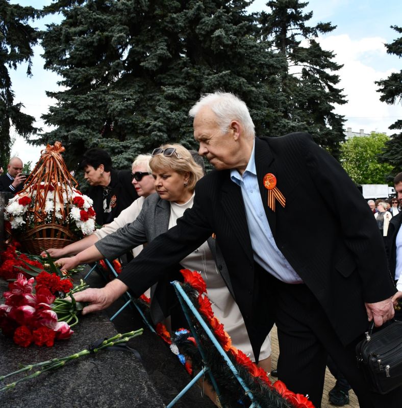 Сергей Желновач: Сегодня, в день 80-летия Великой Победы над фашизмом в городе Дебальцево прошла памятная церемония Сергей Желновач: Сегодня, в день 80-летия Великой Победы над фашизмом в городе Дебальцево прошла памятная церемония