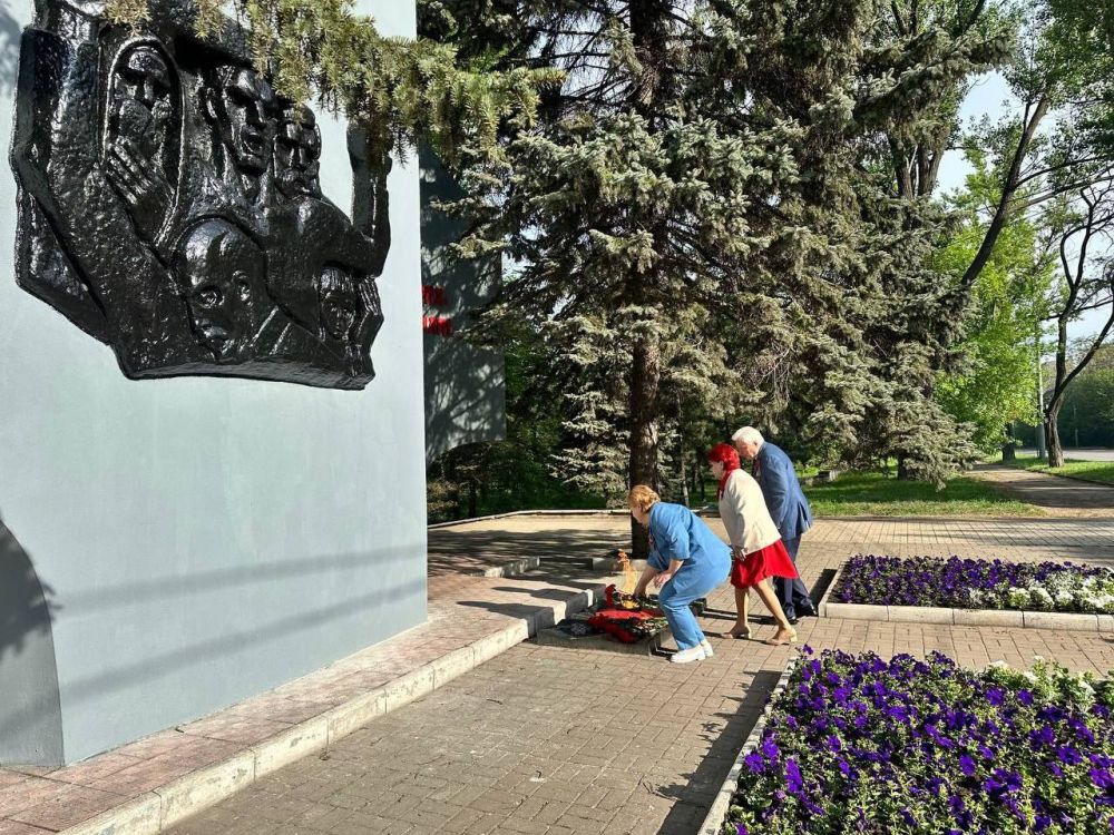 В День Победы в Центрально-Городском районе прошла торжественная церемония возложения цветов с участием Ирины Сидякиной В День Победы в Центрально-Городском районе прошла торжественная церемония возложения цветов с участием Ирины Сидякиной