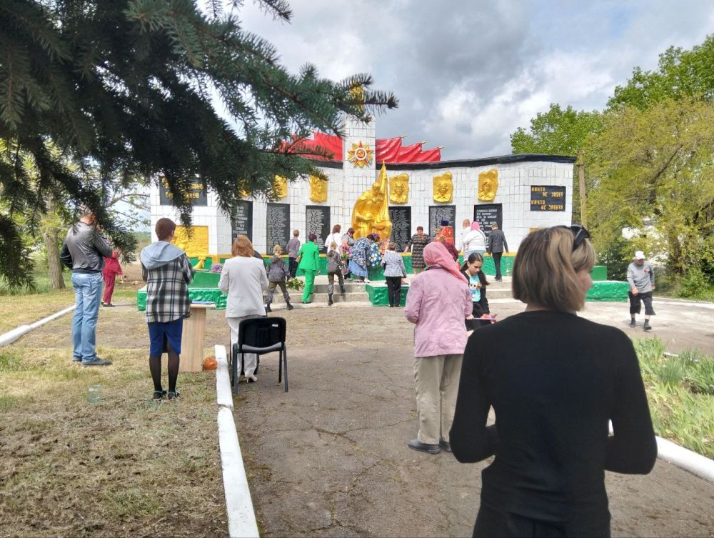 В рамках партийного проекта #80летиеПобеды в День Победы Красновская библиотека присоединилась к торжественному собранию, посвящённому памяти героев Великой Отечественной войны В рамках партийного проекта #80летиеПобеды в День Победы Красновская библиотека присоединилась к торжественному собранию, посвящённому памяти героев Великой Отечественной войны