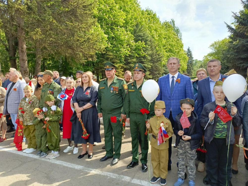 Александр Шатов: В Шахтерске состоялись торжественные мероприятия, посвященные 80-летию Великой Победы Александр Шатов: В Шахтерске состоялись торжественные мероприятия, посвященные 80-летию Великой Победы