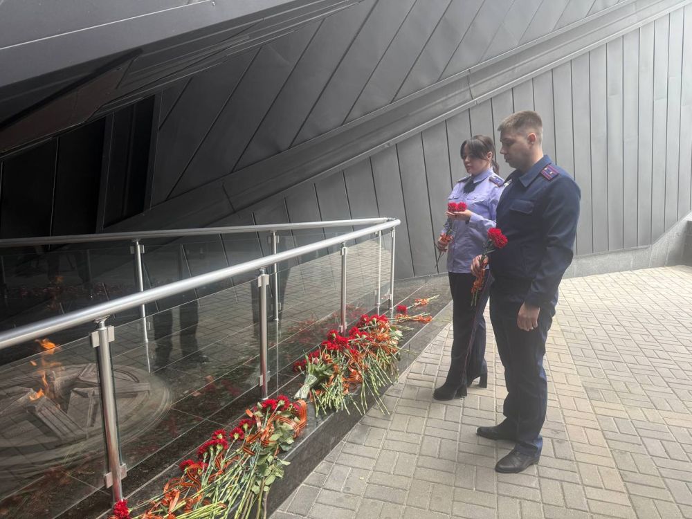 В День Победы сотрудники следственного управления СК России по Донецкой Народной Республике почтили память Героев Великой Отечественной войны В День Победы сотрудники следственного управления СК России по Донецкой Народной Республике почтили память Героев Великой Отечественной войны