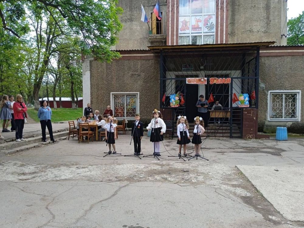Виктория Жукова: Сегодня, 9 мая, в Зугрэсской школе искусств состоялся праздничный концерт "День Великой Победы", посвящённый 80-летию Победы в Великой Отечественной Войне Виктория Жукова: Сегодня, 9 мая, в Зугрэсской школе искусств состоялся праздничный концерт "День Великой Победы", посвящённый 80-летию Победы в Великой Отечественной Войне