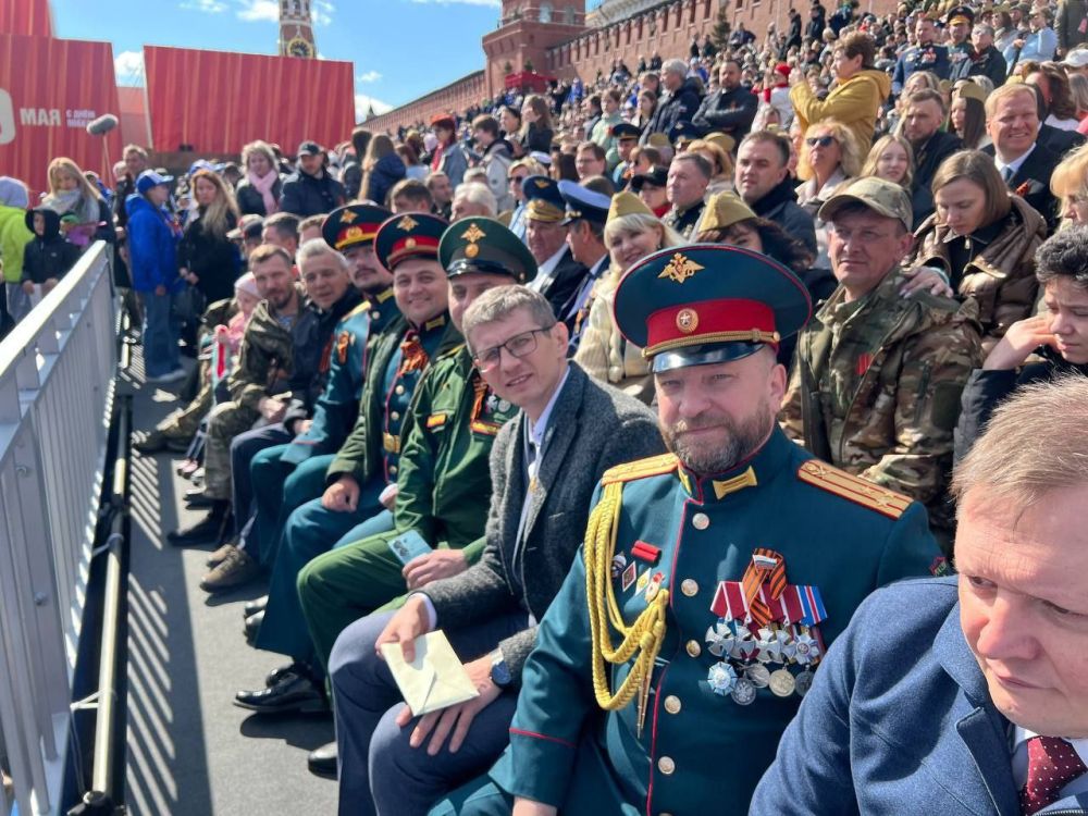 Более 60 сотрудников региональных филиалов фонда «Защитники Отечества» вместе с близкими и детьми, а также с ветеранами СВО приняли участие в параде в честь 80-летия Победы в Великой Отечественной войне Более 60 сотрудников региональных филиалов фонда «Защитники Отечества» вместе с близкими и детьми, а также с ветеранами СВО приняли участие в параде в честь 80-летия Победы в Великой Отечественной войне