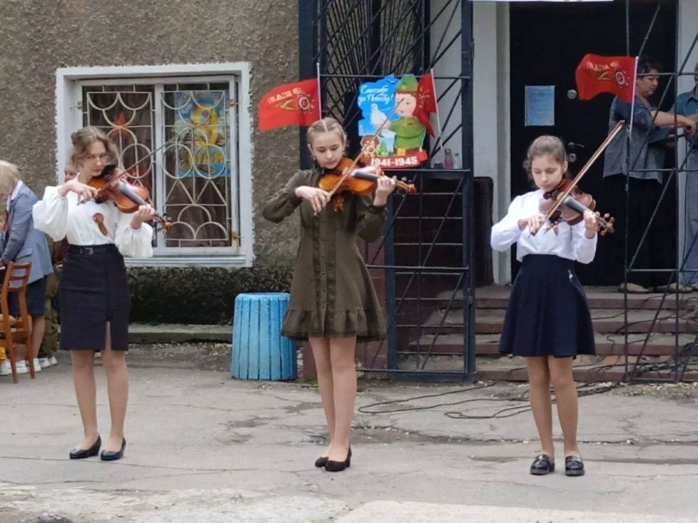 Виктория Жукова: Сегодня, 9 мая, в Зугрэсской школе искусств состоялся праздничный концерт "День Великой Победы", посвящённый 80-летию Победы в Великой Отечественной Войне Виктория Жукова: Сегодня, 9 мая, в Зугрэсской школе искусств состоялся праздничный концерт "День Великой Победы", посвящённый 80-летию Победы в Великой Отечественной Войне