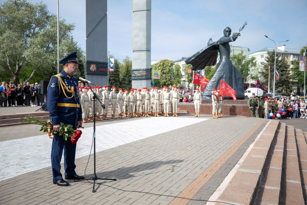 Мариуполь отмечает 80-летие Победы Мариуполь отмечает 80-летие Победы