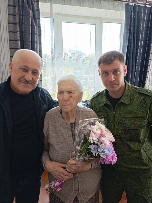 Сотрудники следственного управления СК России по Донецкой Народной Республике поздравили 35 ветеранов Великой Отечественной войны и тружеников тыла с Днем победы Сотрудники следственного управления СК России по Донецкой Народной Республике поздравили 35 ветеранов Великой Отечественной войны и тружеников тыла с Днем победы