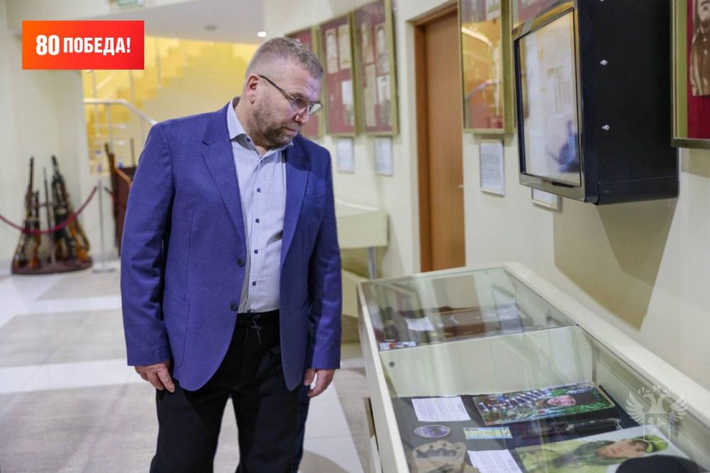 Руководитель ФТС России Валерий Пикалёв посетил монумент «Твоим освободителям, Донбасс» Руководитель ФТС России Валерий Пикалёв посетил монумент «Твоим освободителям, Донбасс»