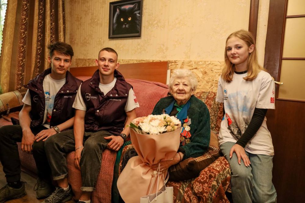 Мы говорим бесконечное спасибо тем, благодаря кому мы празднуем День Великой Победы Мы говорим бесконечное спасибо тем, благодаря кому мы празднуем День Великой Победы