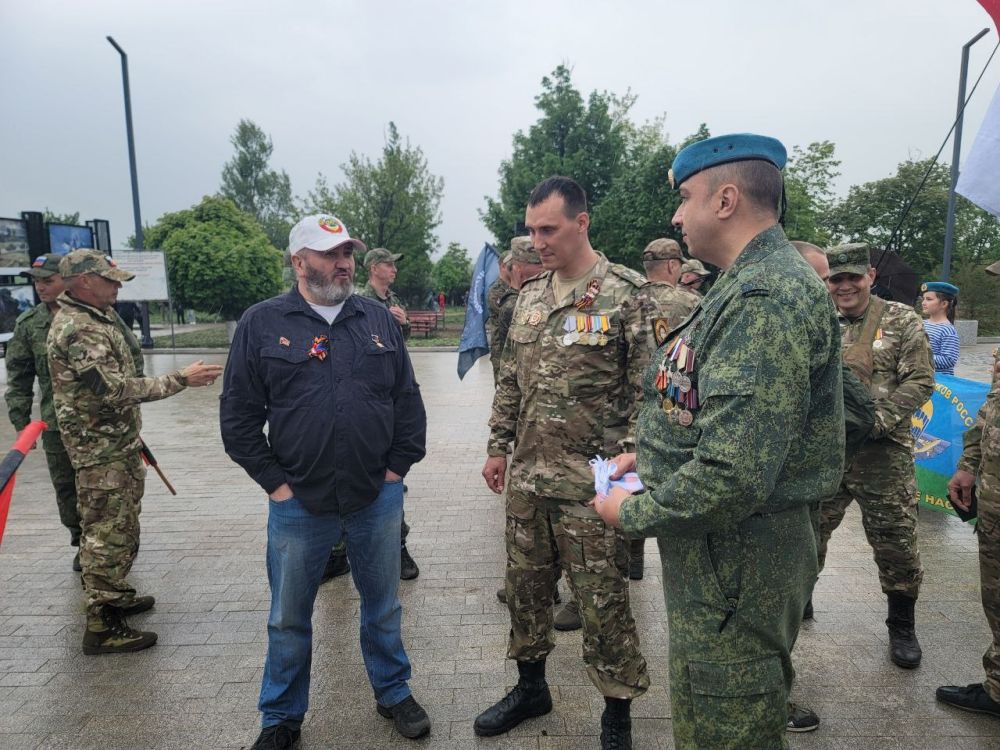 8-летие Великой Победы отмечает вся Россия и всё разумное человечество планеты 8-летие Великой Победы отмечает вся Россия и всё разумное человечество планеты