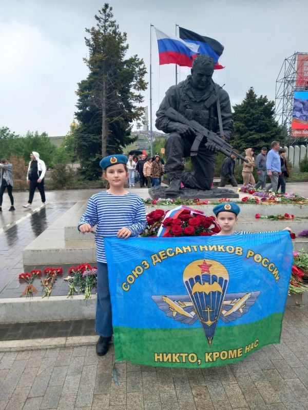 8-летие Великой Победы отмечает вся Россия и всё разумное человечество планеты 8-летие Великой Победы отмечает вся Россия и всё разумное человечество планеты