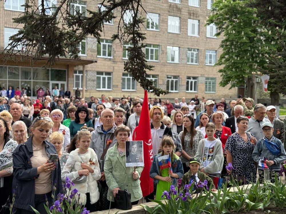 Денис Зубов: 80 лет Великой Победы. 9 мая в городском округе Иловайск состоялось памятное мероприятие, приуроченное к празднованию 80- летия Великой Победы – торжественный митинг и возложение цветов Денис Зубов: 80 лет Великой Победы. 9 мая в городском округе Иловайск состоялось памятное мероприятие, приуроченное к празднованию 80- летия Великой Победы – торжественный митинг и возложение цветов
