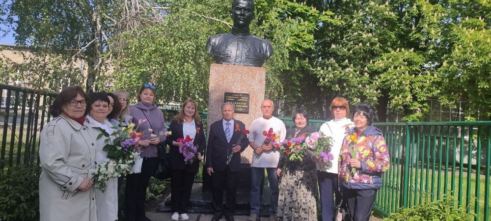 Сегодня мы празднуем великий день – 80 лет Победы советского народа над фашистской Германией Сегодня мы празднуем великий день – 80 лет Победы советского народа над фашистской Германией