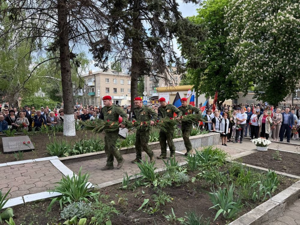 Денис Зубов: 80 лет Великой Победы. 9 мая в городском округе Иловайск состоялось памятное мероприятие, приуроченное к празднованию 80- летия Великой Победы – торжественный митинг и возложение цветов Денис Зубов: 80 лет Великой Победы. 9 мая в городском округе Иловайск состоялось памятное мероприятие, приуроченное к празднованию 80- летия Великой Победы – торжественный митинг и возложение цветов