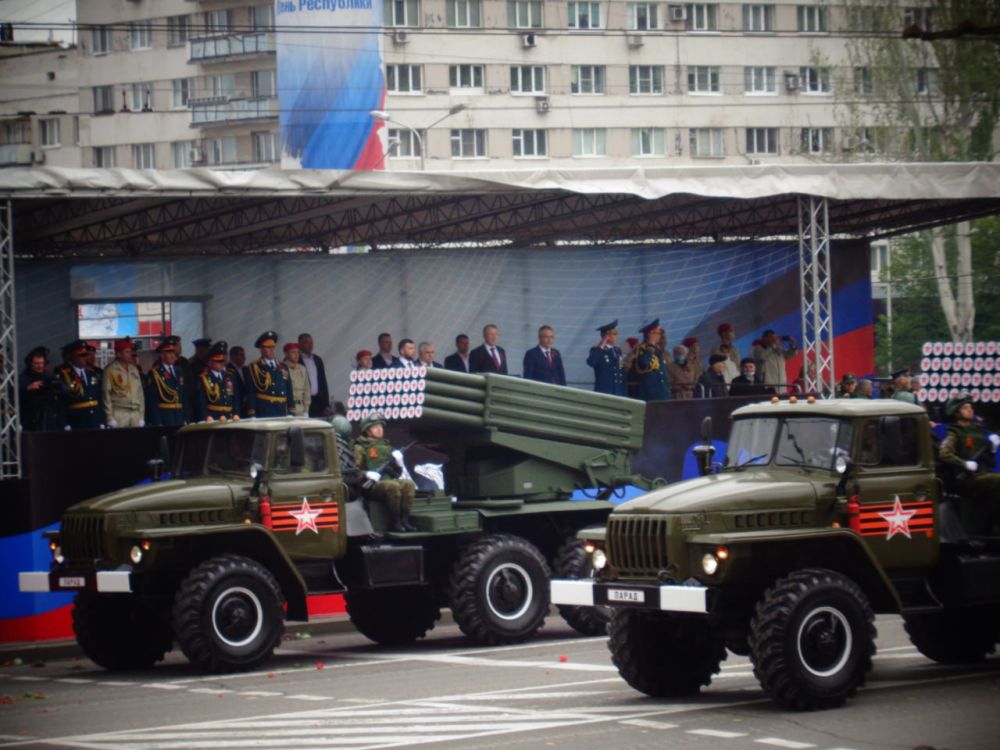 А вот так праздновали День Победы в Донецке накануне СВО - в 2021 году А вот так праздновали День Победы в Донецке накануне СВО - в 2021 году