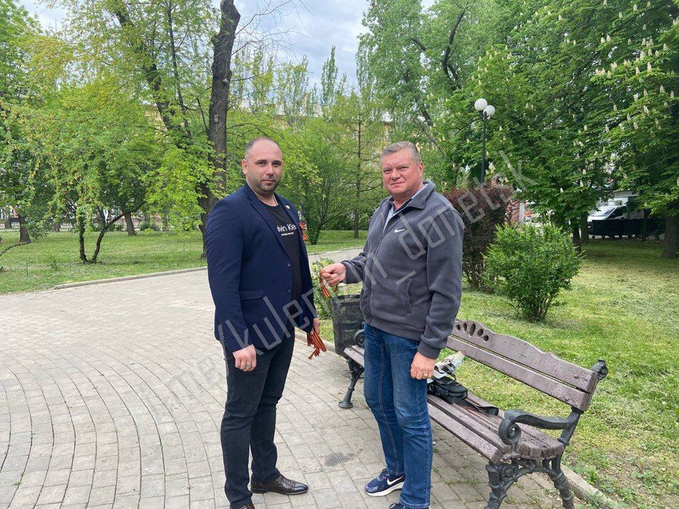 Алексей Кулемзин: Сегодня администрация городского округа Донецк провела памятную акцию «Георгиевская лента» Алексей Кулемзин: Сегодня администрация городского округа Донецк провела памятную акцию «Георгиевская лента»