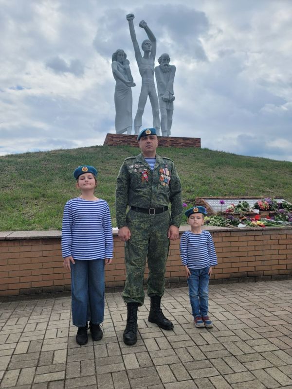 8-летие Великой Победы отмечает вся Россия и всё разумное человечество планеты 8-летие Великой Победы отмечает вся Россия и всё разумное человечество планеты