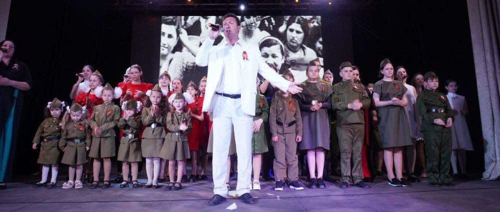 Сергей Юзвинкевич: В Володарском доме культуры прошел концерт, посвященный Дню Победы Сергей Юзвинкевич: В Володарском доме культуры прошел концерт, посвященный Дню Победы