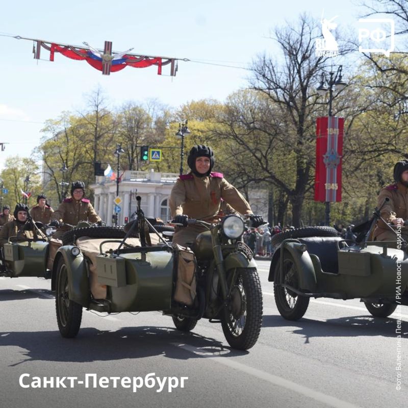 Парады, «Бессмертный полк», возложение цветов к Вечному огню — по всей стране празднуют День Победы Парады, «Бессмертный полк», возложение цветов к Вечному огню — по всей стране празднуют День Победы
