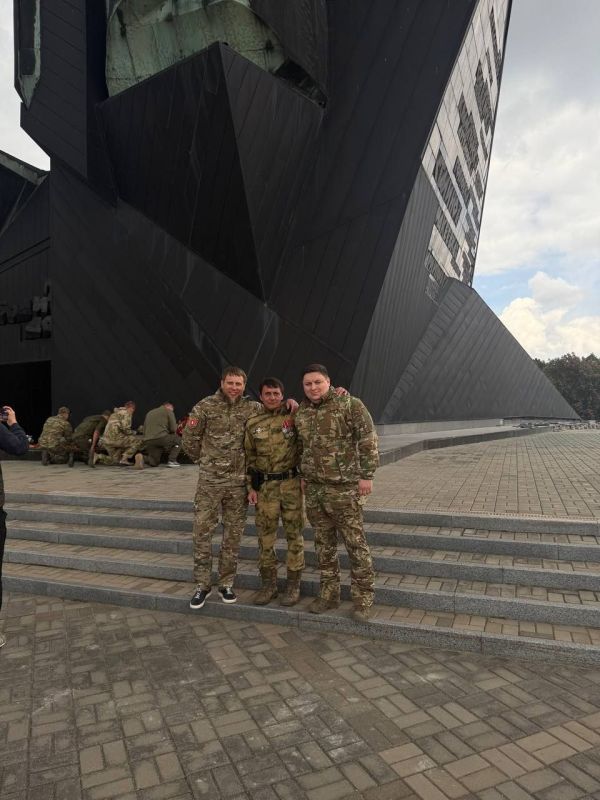 Герои нынешнего, чтят память героев прошлого Герои нынешнего, чтят память героев прошлого
