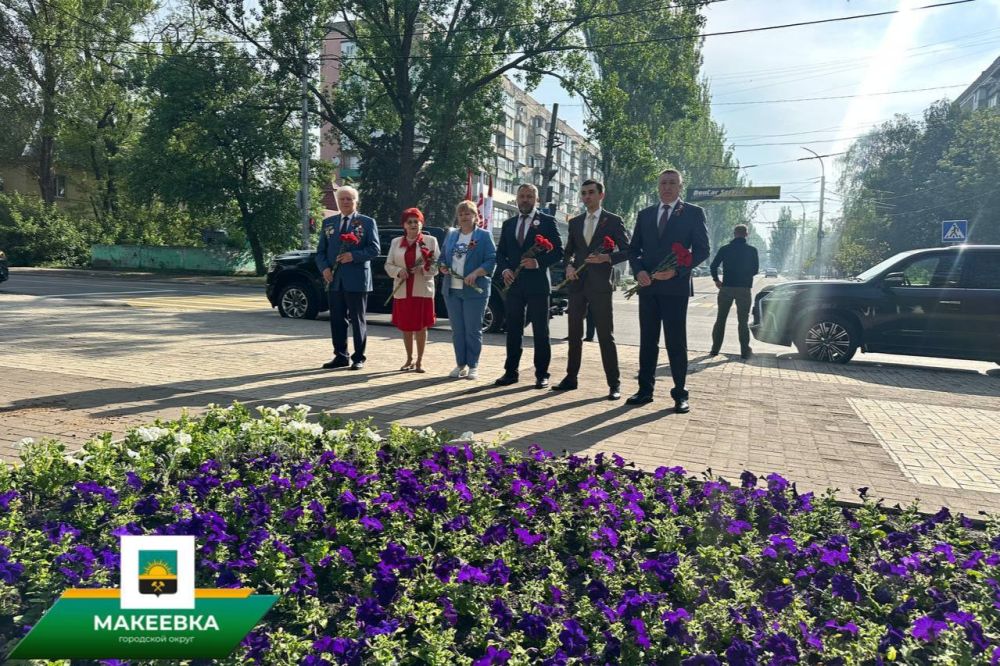 В День Победы в Центрально-Городском районе прошла торжественная церемония возложения цветов с участием Ирины Сидякиной В День Победы в Центрально-Городском районе прошла торжественная церемония возложения цветов с участием Ирины Сидякиной