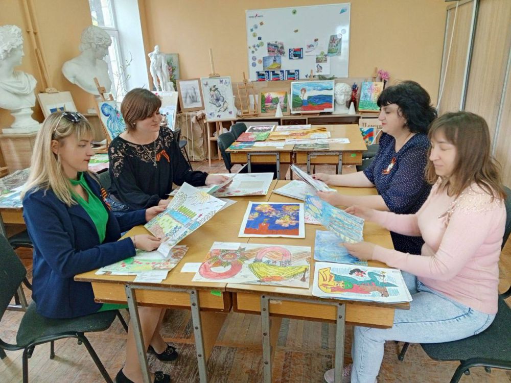 Мы рисуем Победу!. В рамках партийных проектов «Историческая память» и «Культура малой Родины», с целью формирования и развития у детей и молодёжи чувства патриотизма и национального самосознания и сопричастности к... Мы рисуем Победу!. В рамках партийных проектов «Историческая память» и «Культура малой Родины», с целью формирования и развития у детей и молодёжи чувства патриотизма и национального самосознания и сопричастности к...