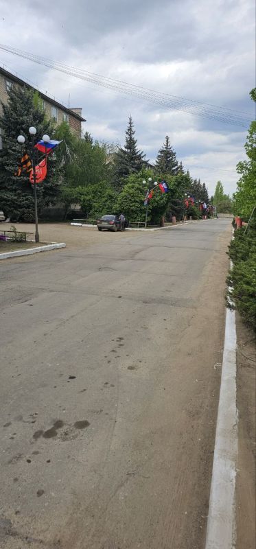 Индивидуальные предприниматели города Светлодарск по собственной инициативе приобрели и украсили город к празднику Индивидуальные предприниматели города Светлодарск по собственной инициативе приобрели и украсили город к празднику