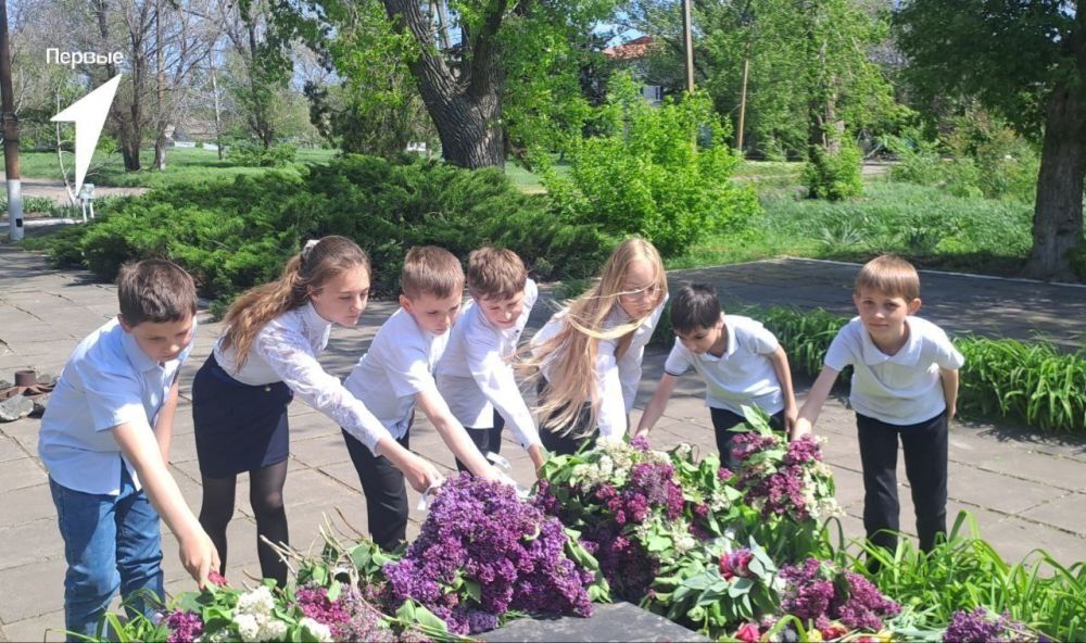 День Победы. Первые Волновахского муниципального округа провели ряд мероприятий ко Дню Победы, не забывая о героях, благодаря которым мы имея чистое небо над головой: Первые Хлебодаровской школы изготовили открытки с... День Победы. Первые Волновахского муниципального округа провели ряд мероприятий ко Дню Победы, не забывая о героях, благодаря которым мы имея чистое небо над головой: Первые Хлебодаровской школы изготовили открытки с...