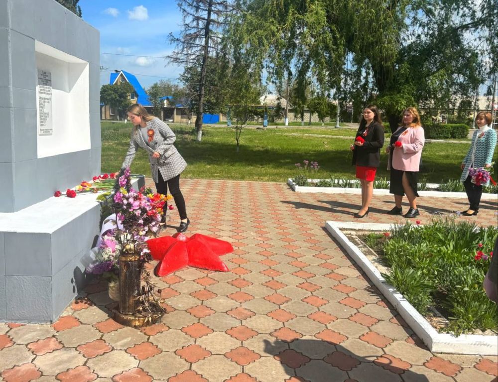 Игорь Мартынов: Возложение цветов в Углегорске Игорь Мартынов: Возложение цветов в Углегорске