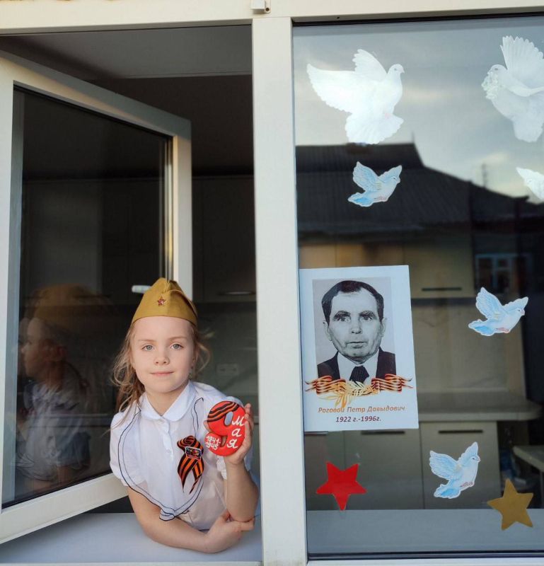 День Победы. Ежегодно 9 мая отмечается величайший праздник для нашей страны — День Победы советских войск в Великой Отечественной войне 1941–1945 годов День Победы. Ежегодно 9 мая отмечается величайший праздник для нашей страны — День Победы советских войск в Великой Отечественной войне 1941–1945 годов