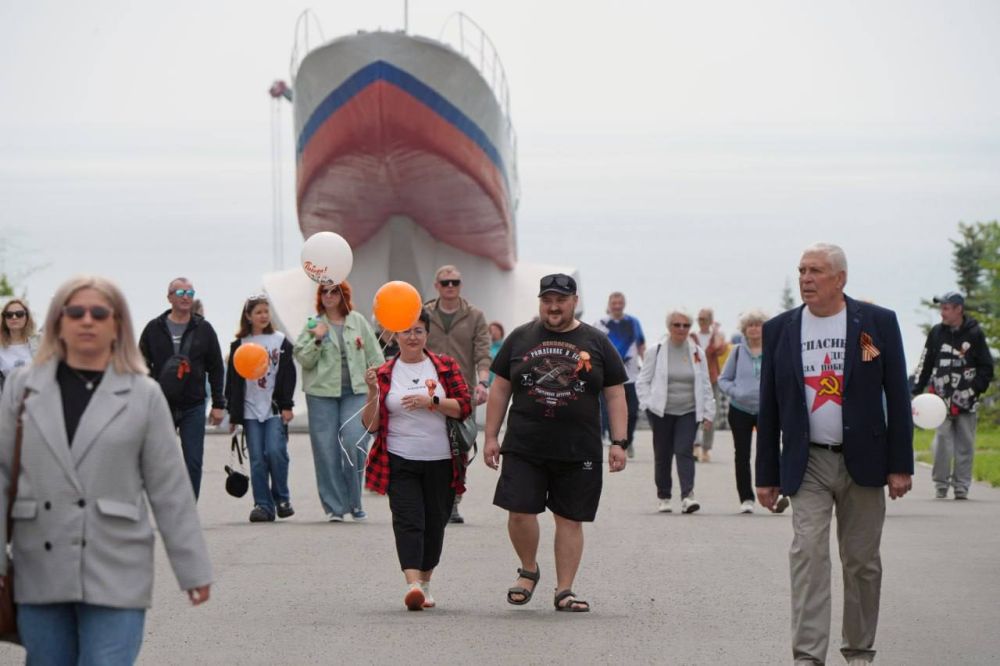 День Победы в Мариуполе в объективе корреспондента «Комсомолки» День Победы в Мариуполе в объективе корреспондента «Комсомолки»