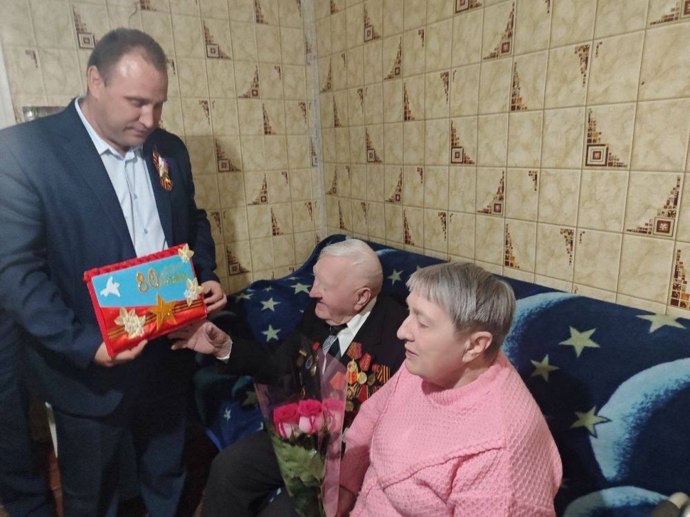 С юбилеем Великой Победы поздравления принимает участник Великой Отечественной войны, Пампухов Василий Михайлович С юбилеем Великой Победы поздравления принимает участник Великой Отечественной войны, Пампухов Василий Михайлович