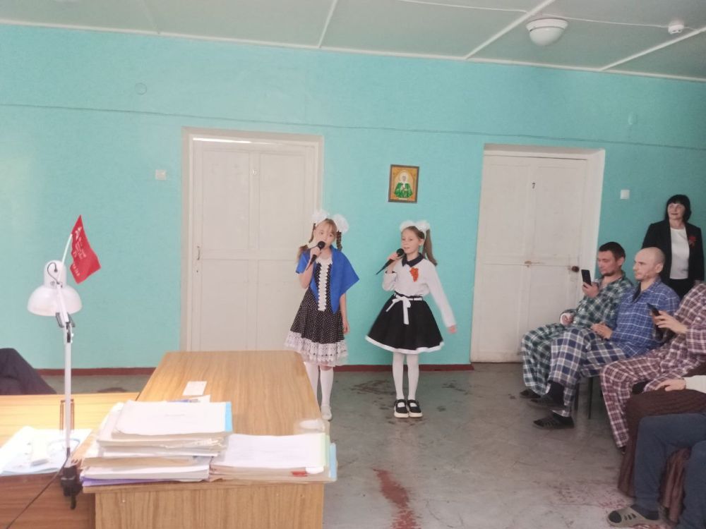 В рамках партийного проекта « Историческая память» участники художественной самодеятельности МБУ "Центра культуры и досуга города Дебальцево" и активисты местного отделения партии Единая Россия посетили госпиталь... В рамках партийного проекта « Историческая память» участники художественной самодеятельности МБУ "Центра культуры и досуга города Дебальцево" и активисты местного отделения партии Единая Россия посетили госпиталь...