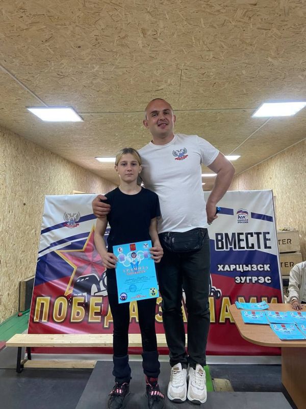 Сегодня в г. Зугрэсе на базе МБУ ДО СШ Энергетик прошёл Открытый чемпионат города Зугрэса по тяжёлой атлетике, посвящённый Дню Победы и Дню Республики! Открыл и поздравил с 80-летием Великой Победы участников спортивного... Сегодня в г. Зугрэсе на базе МБУ ДО СШ Энергетик прошёл Открытый чемпионат города Зугрэса по тяжёлой атлетике, посвящённый Дню Победы и Дню Республики! Открыл и поздравил с 80-летием Великой Победы участников спортивного...