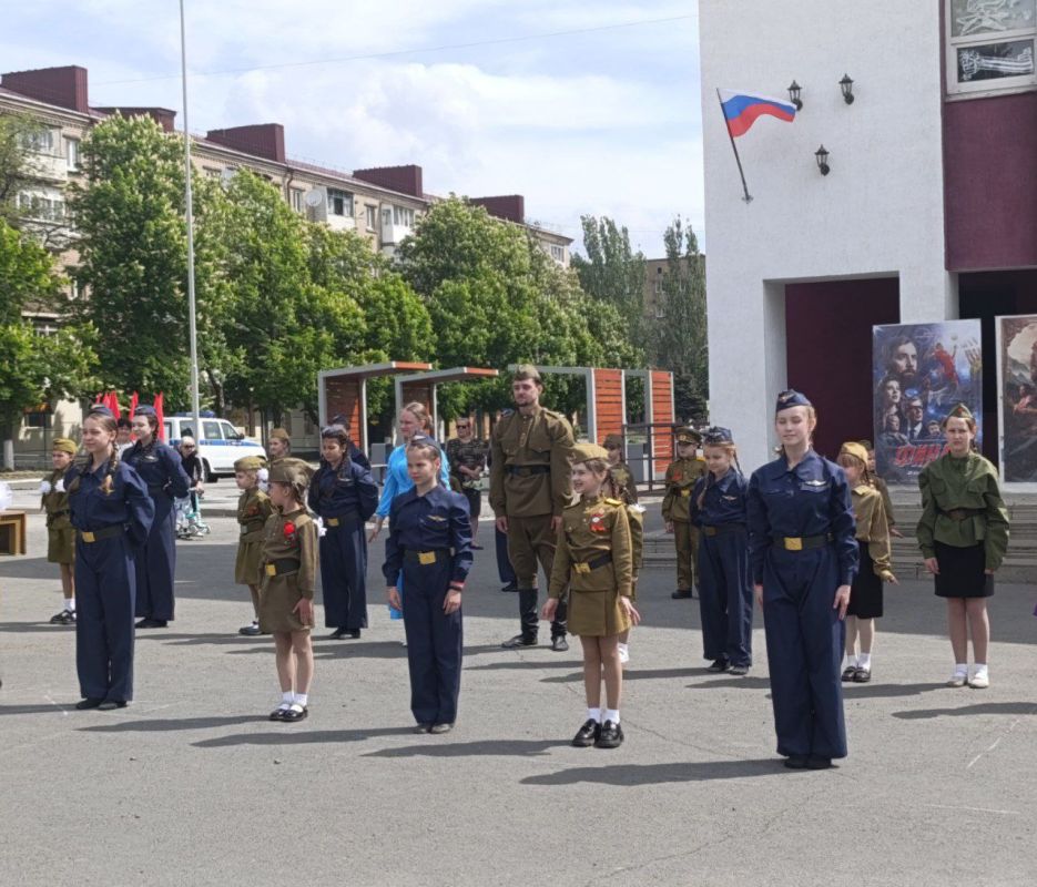 В Снежном прошла Всероссийская акция «Вальс Победы» В Снежном прошла Всероссийская акция «Вальс Победы»