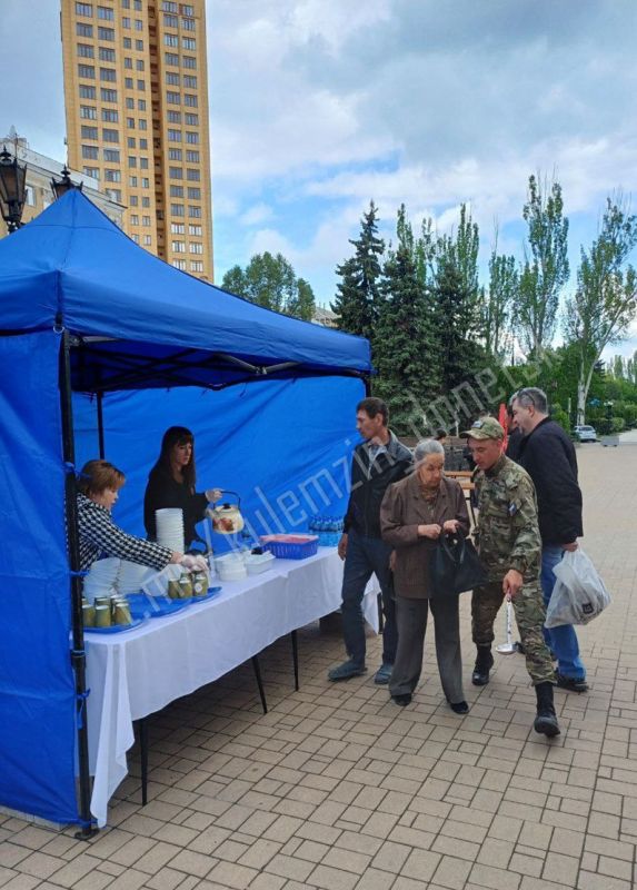 Алексей Кулемзин: К 80-летию Победы в Великой Отечественной войне на бульваре Пушкина и в парке им. А.С. Щербакова были развёрнуты военно-полевые кухни Алексей Кулемзин: К 80-летию Победы в Великой Отечественной войне на бульваре Пушкина и в парке им. А.С. Щербакова были развёрнуты военно-полевые кухни