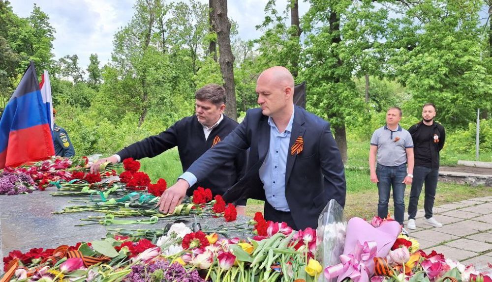 В Советском внутригородском районе городского округа Макеевка состоялась акция «Вечный огонь» В Советском внутригородском районе городского округа Макеевка состоялась акция «Вечный огонь»