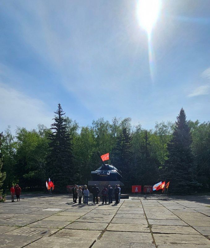 Индивидуальные предприниматели города Светлодарск по собственной инициативе приобрели и украсили город к празднику Индивидуальные предприниматели города Светлодарск по собственной инициативе приобрели и украсили город к празднику