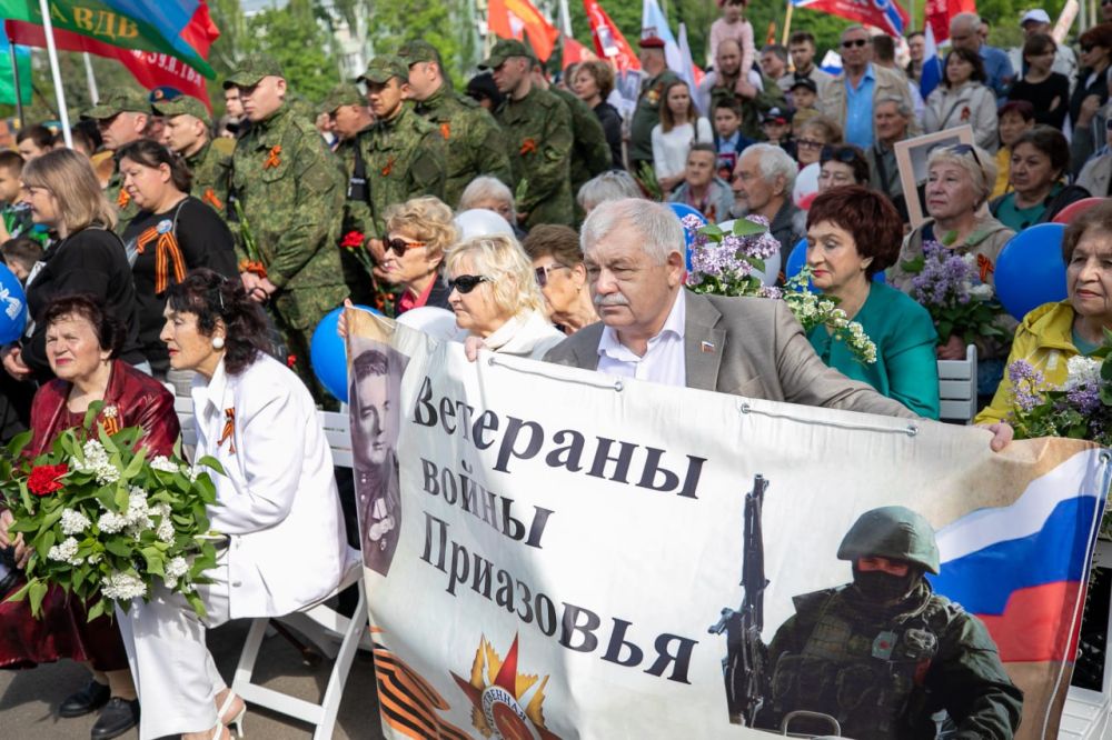 Олег Моргун: Возложением цветов к монументу Воину-освободителю на площади Ленинского Комсомола дали старт официальным торжествам по случаю 80-летия Победы Олег Моргун: Возложением цветов к монументу Воину-освободителю на площади Ленинского Комсомола дали старт официальным торжествам по случаю 80-летия Победы