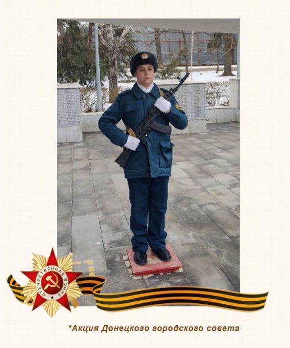 С днём Победы!!. Узнайте, что случилось с мальчишкой-девятиклассником Кучеровым Александром, нёсшим "вахту памяти" около одного из воинских мемориалов России С днём Победы!!. Узнайте, что случилось с мальчишкой-девятиклассником Кучеровым Александром, нёсшим "вахту памяти" около одного из воинских мемориалов России