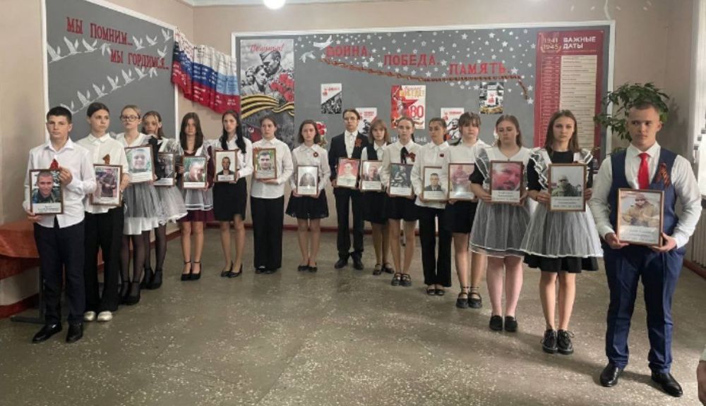 В снежнянской школе №3 появилась "Стена Памяти" В снежнянской школе №3 появилась "Стена Памяти"