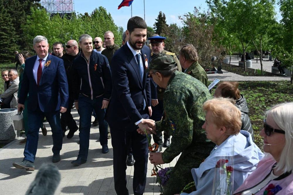 Александр Волошин: #НЕПОКОРЁННЫЕ2025. Сегодня, в день 80-летия Великой Победы, на священном для всего Донбасса месте - Саур-Могиле Александр Волошин: #НЕПОКОРЁННЫЕ2025. Сегодня, в день 80-летия Великой Победы, на священном для всего Донбасса месте - Саур-Могиле