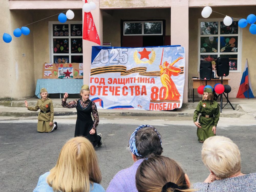"Я помню, я горжусь"- под таким названием состоялся праздничный концерт в Павлопольском СДК к 80-летию Великой Победы, подготовленный специалистами, участниками клубных формирований и учащимися местной школы "Я помню, я горжусь"- под таким названием состоялся праздничный концерт в Павлопольском СДК к 80-летию Великой Победы, подготовленный специалистами, участниками клубных формирований и учащимися местной школы